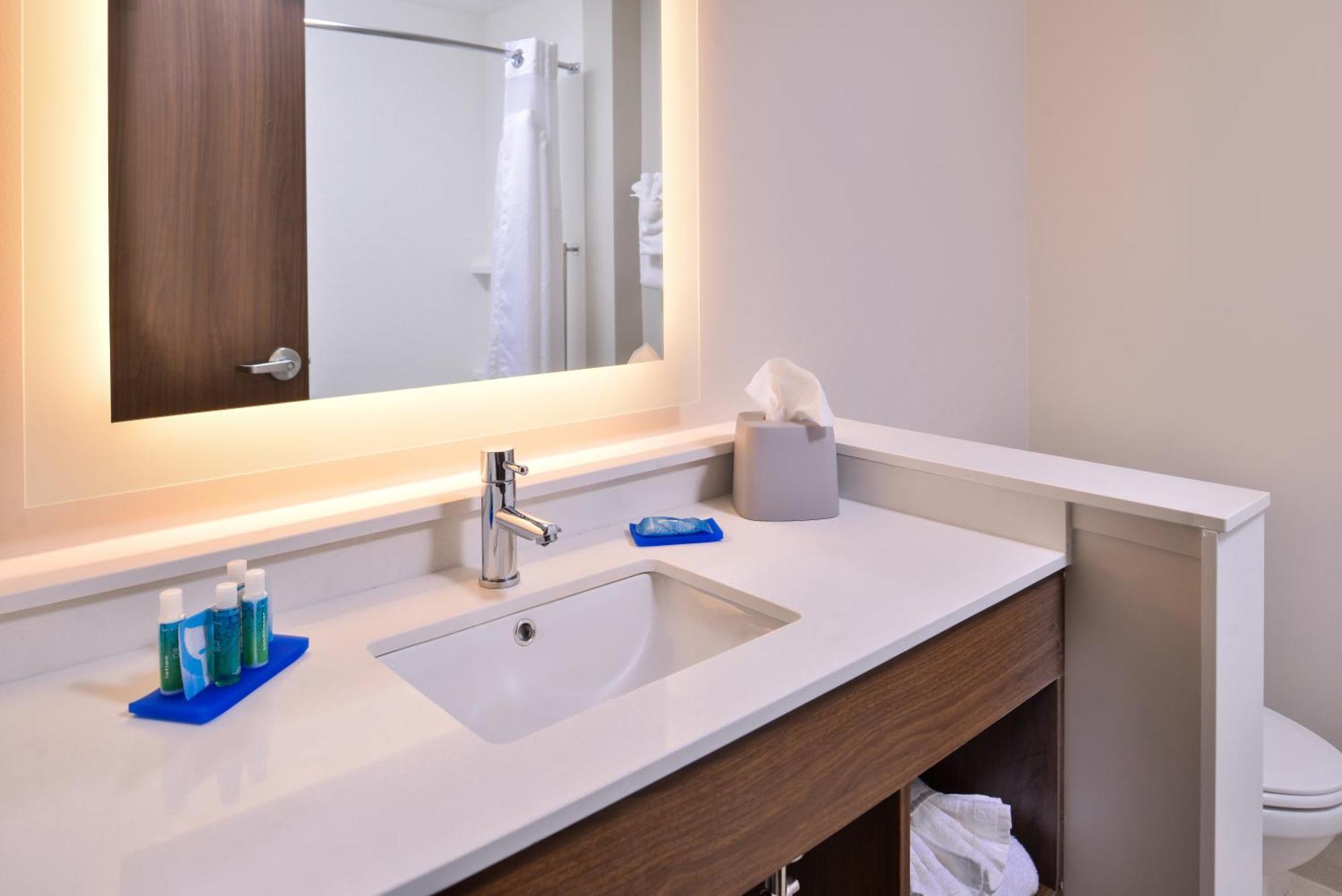 Holiday Inn Express & Suites Farmville By Ihg Eksteriør billede