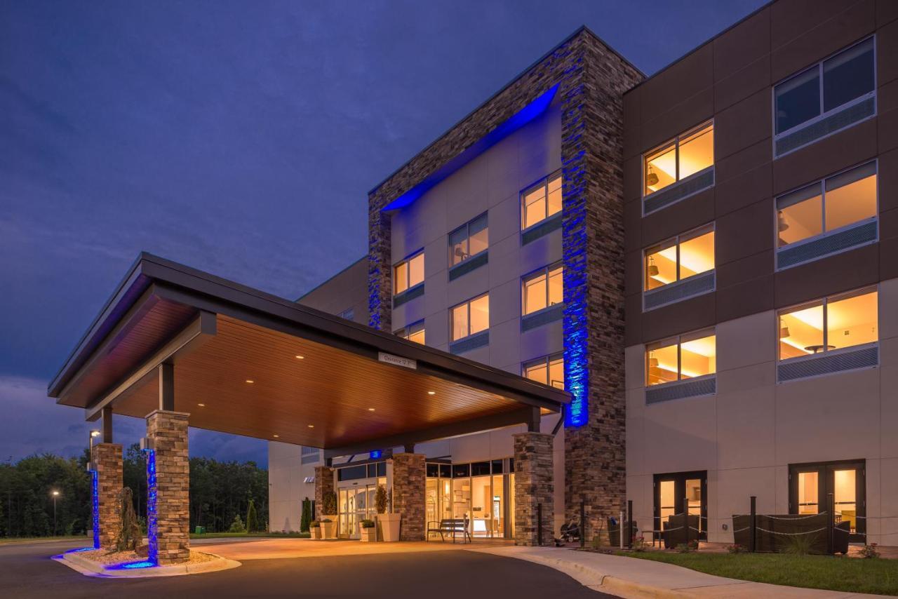 Holiday Inn Express & Suites Farmville By Ihg Eksteriør billede