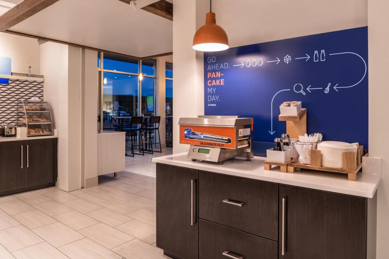 Holiday Inn Express & Suites Farmville By Ihg Eksteriør billede