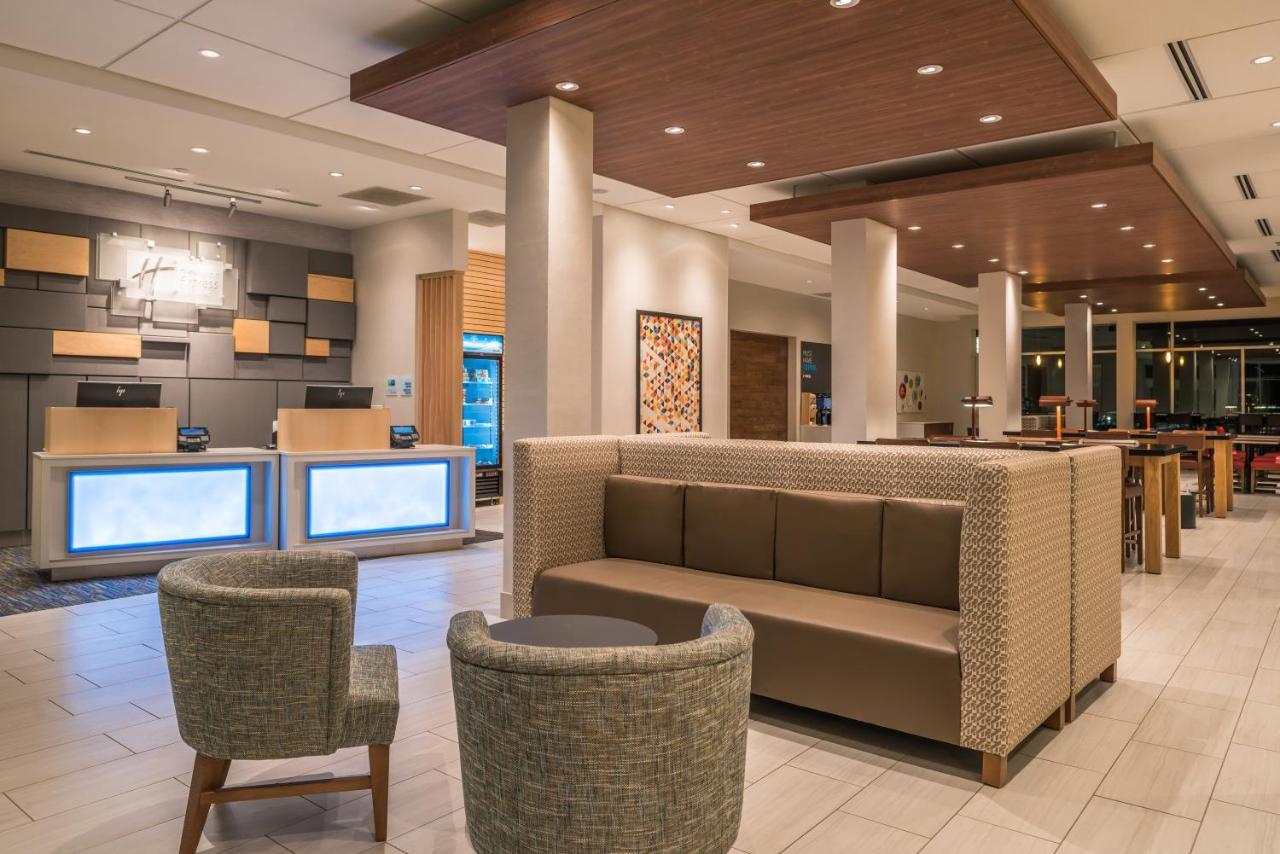 Holiday Inn Express & Suites Farmville By Ihg Eksteriør billede