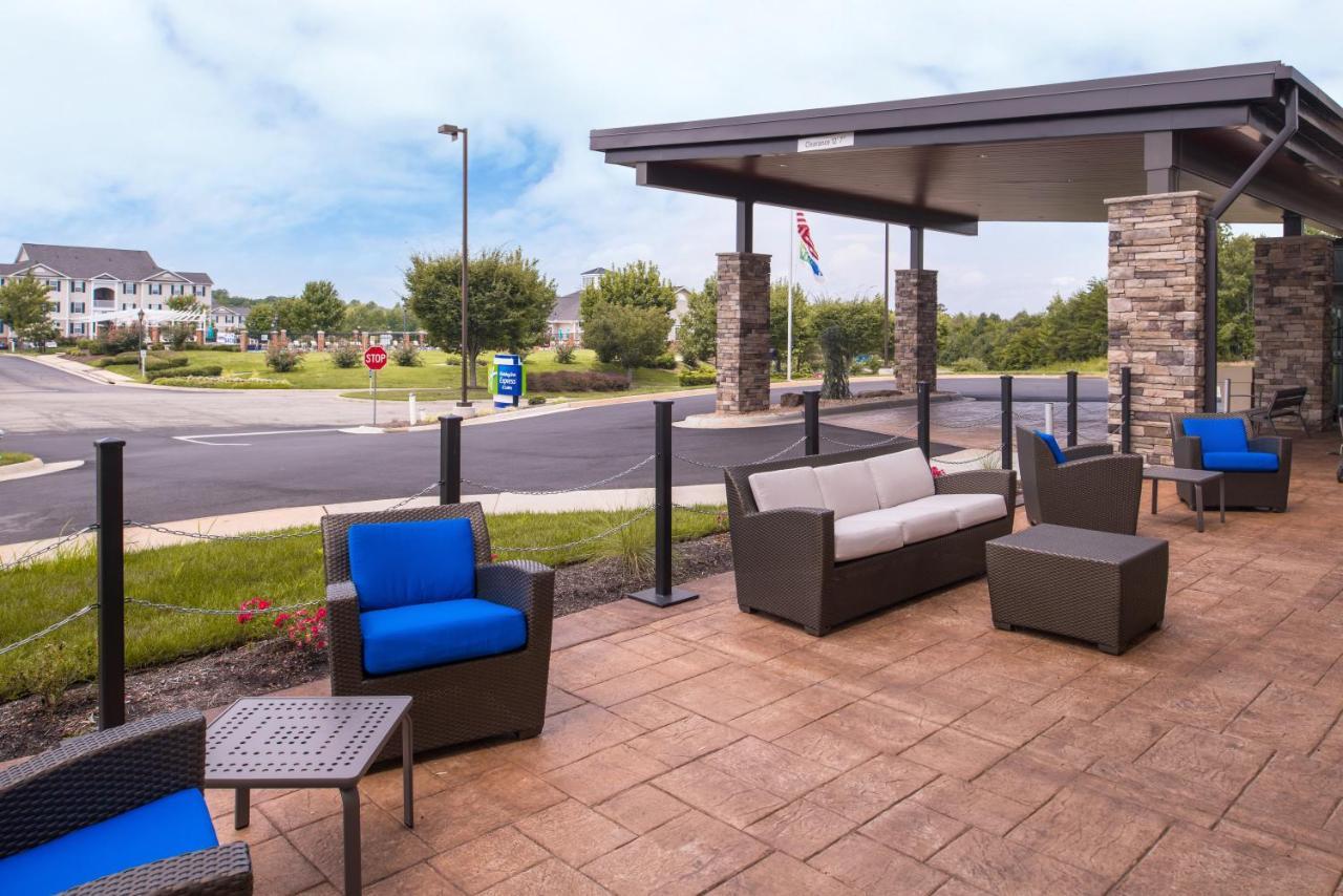 Holiday Inn Express & Suites Farmville By Ihg Eksteriør billede